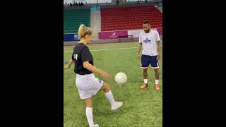 Lincroyable Jonglerie De Neymar Et Une De Ses Fanes.