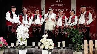 TRI DJEVOJKE ZBOR ZBORILE ♡ ZUG 'ĆIRO - Lička kaldrma - Drvar' - Batajnica ♡ Pesmu vodi Dušan Pešut