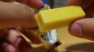 I try a lemon crisp flavored kit kat