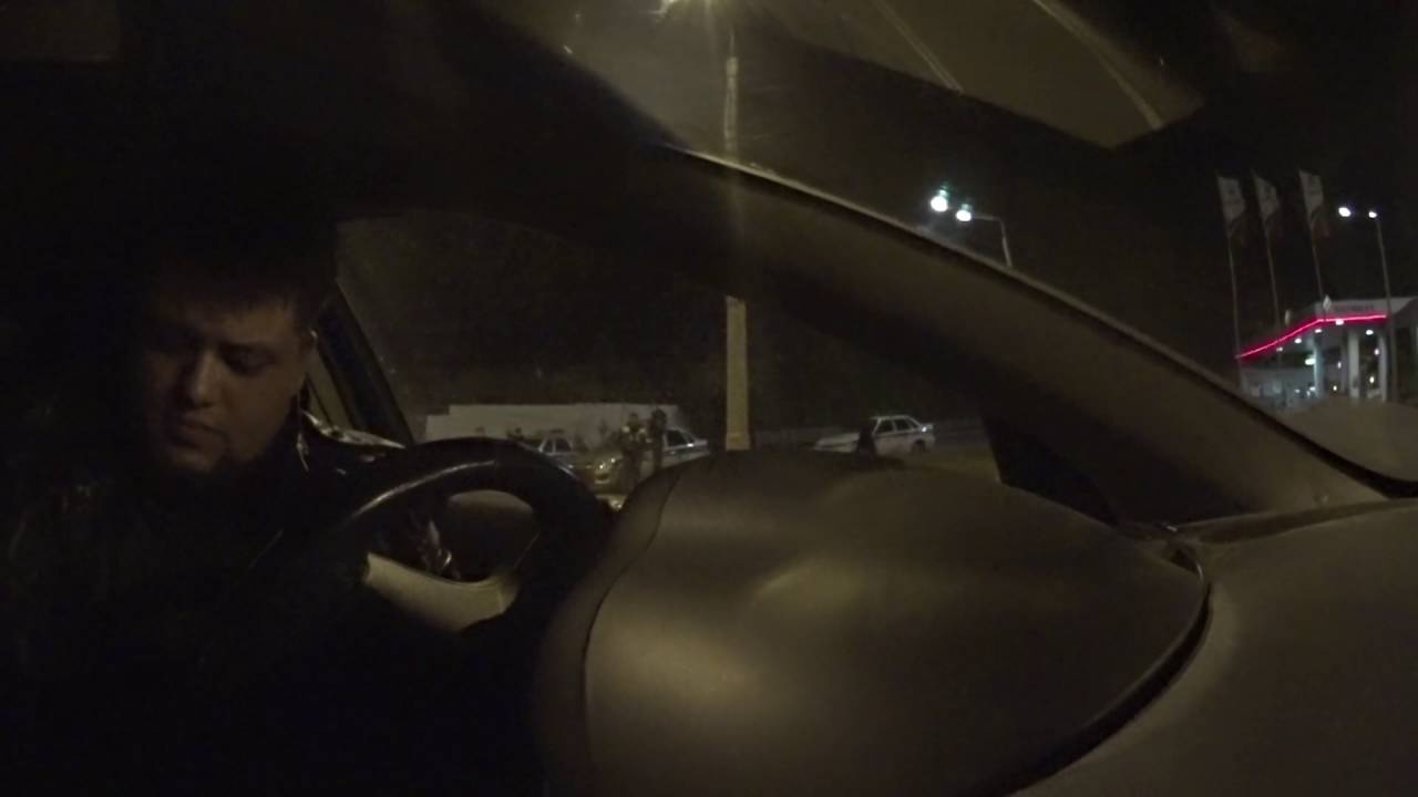 Перечеркнутая а на машине