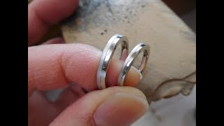 純プラチナ 鍛造の結婚指輪（男性が幅3mm 女性が幅2mm）平打ちの側面にダイヤ