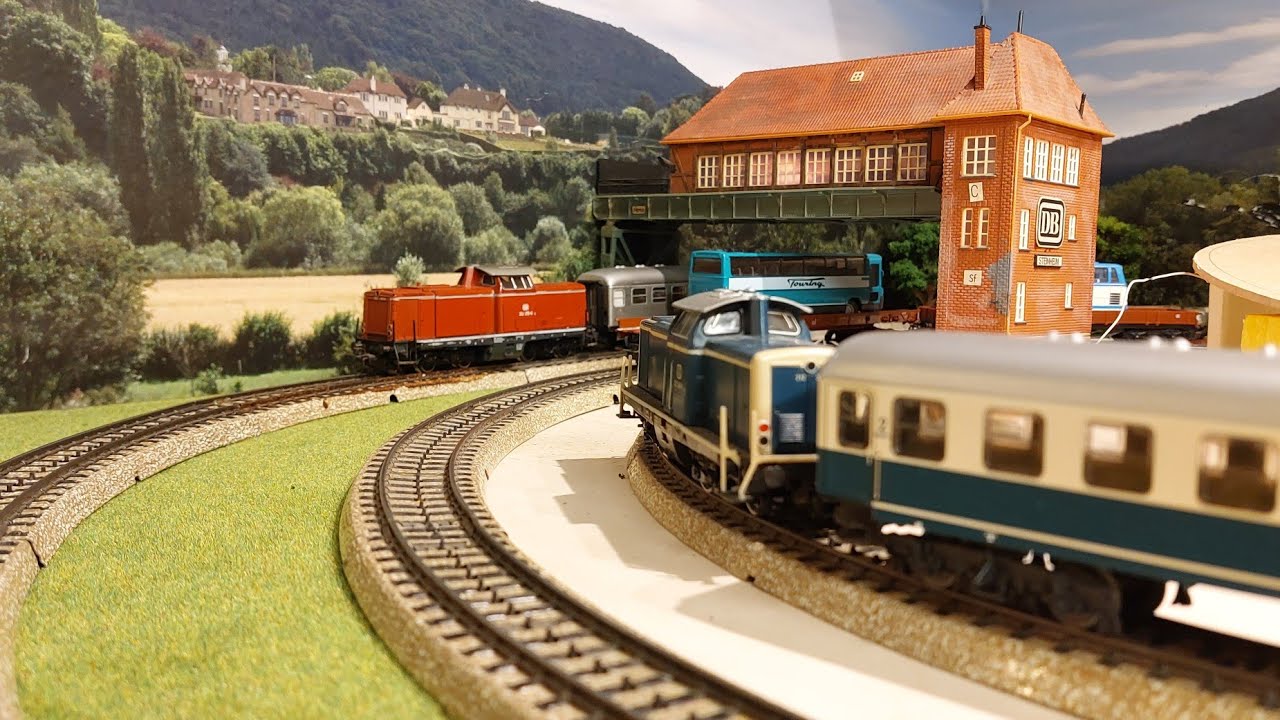 143 Märklin Kleinanlage 160x100 cm mit Pendelstrecke