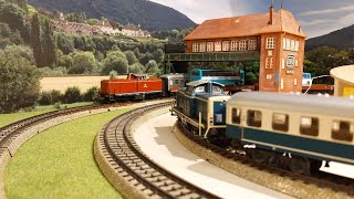 143 Märklin small layout 160x100 cm with shuttle track