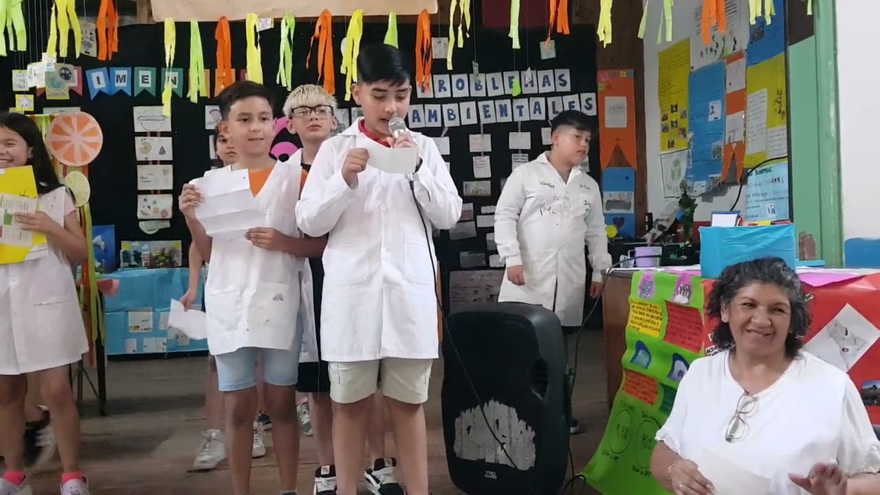 Jehiel leyendo en su escuela