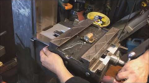 Index model 40H Mill, Fixing the bed to knee and Gib plate adjustment