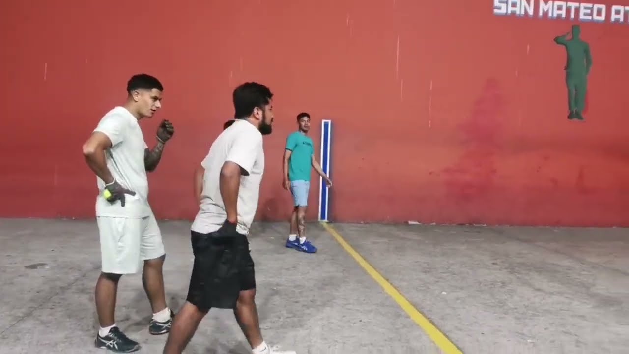 momito y nefas vs niño y papayas