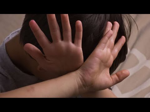 ბავშვებზე ძალადობის ფაქტი კახეთში - მშობლები დაჩოქილ მოზარდებს ბოდიშის მოხდას აიძულებენ Online