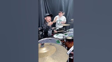 Thumbnail of 这个师父厉害了，啥歌都会唱 大年初七，福建闽南歌曲来一首#浪子的心情 #架子鼓 #宣颐架子鼓 #河十架子鼓 #谁还不会个乐器