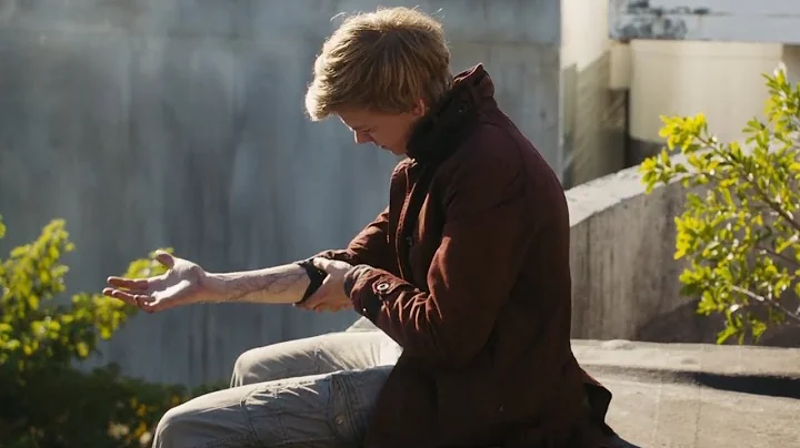 Newt shows Thomas he is infected [The Death Cure]