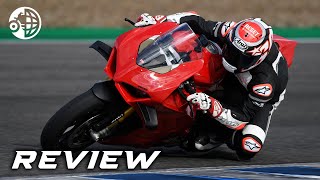 Ducati Panigale V4S Review / @motogeo