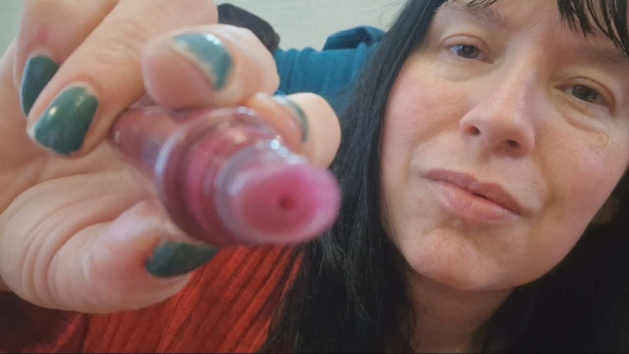 ASMR: Делаешь макияж... Похоже, используешь фильтр из Инстаграма! Время для селфи!