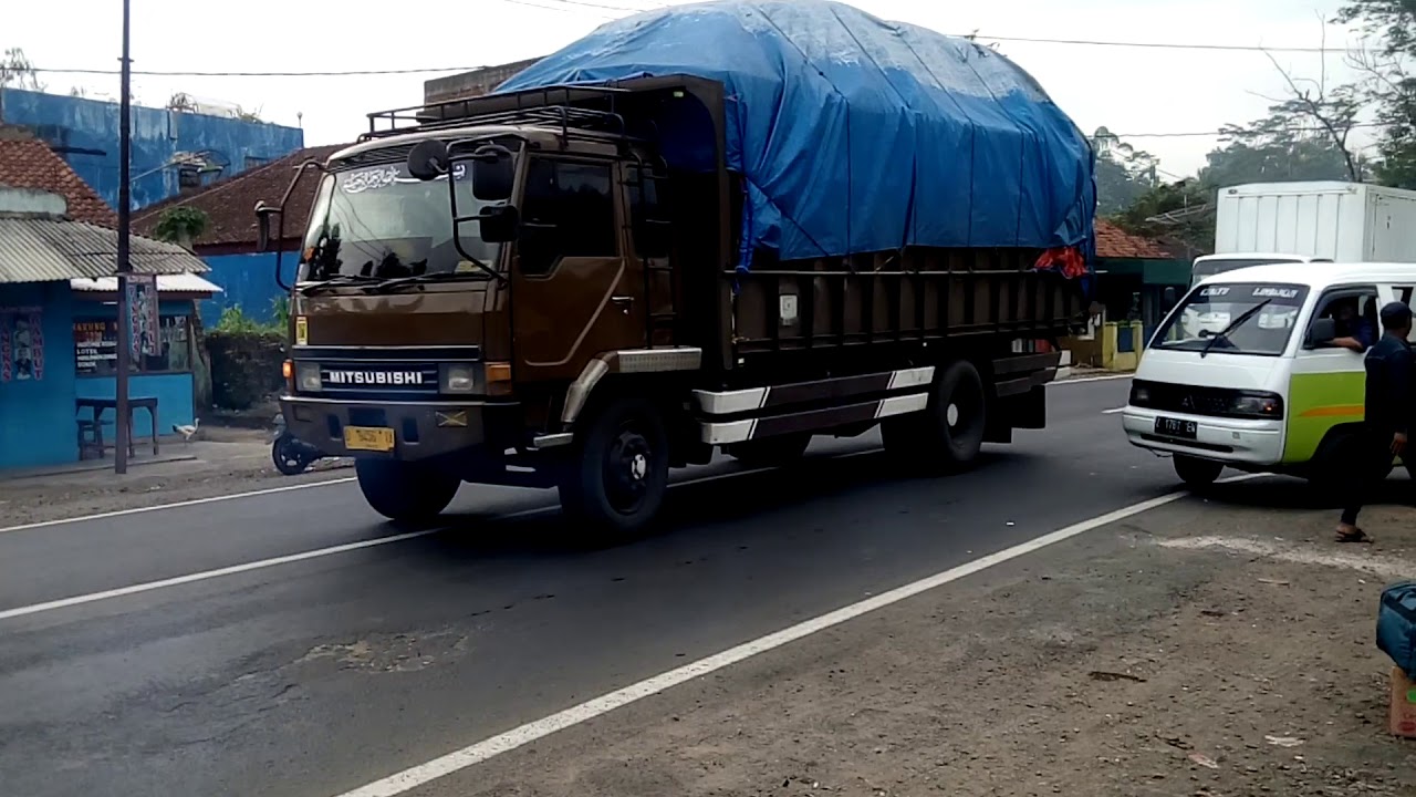 Gagahnya Bus Primajasa Balap Truk Bermuatan Penuh YouTube