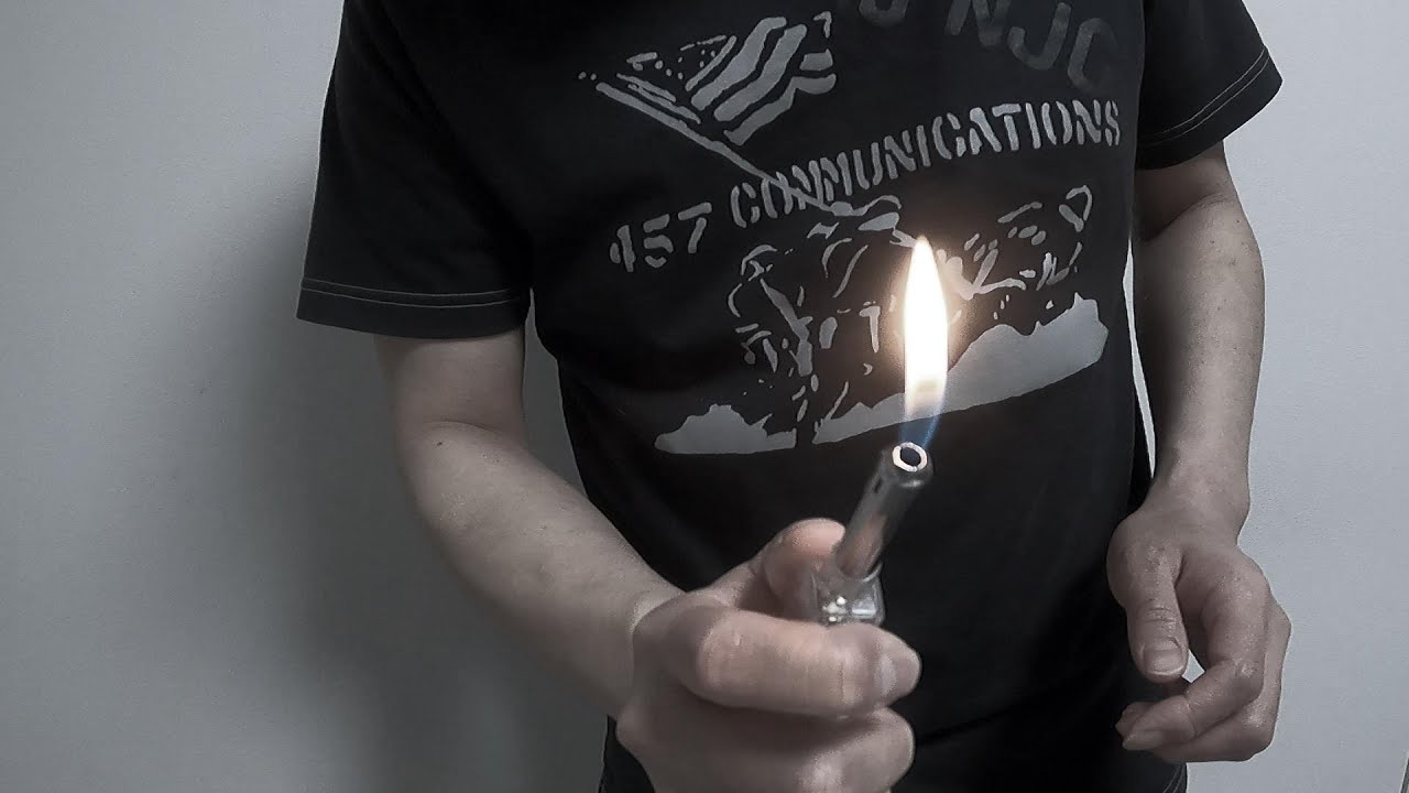 海外のストリート耳かきの良く分からんおっさんに耳毛を焼かれる