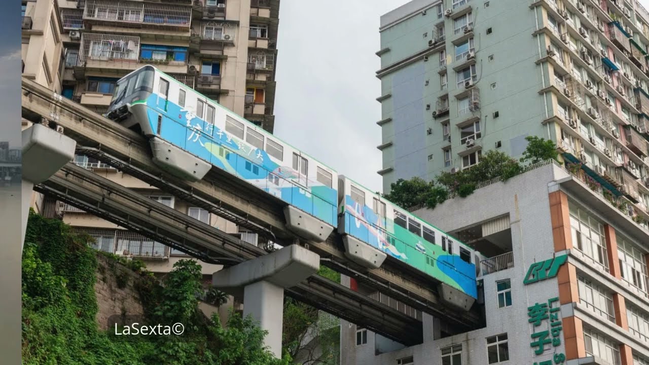 ¡La Ciudad China DONDE LOS TRENES PASAN POR LOS EDIFICIOS!
