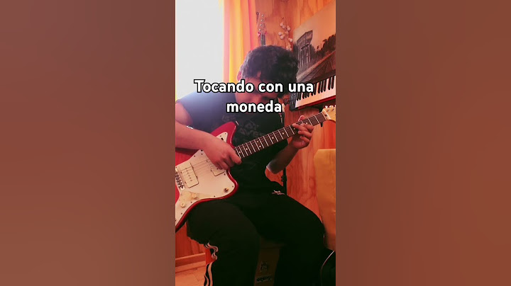 tocando guitarra con una moneda