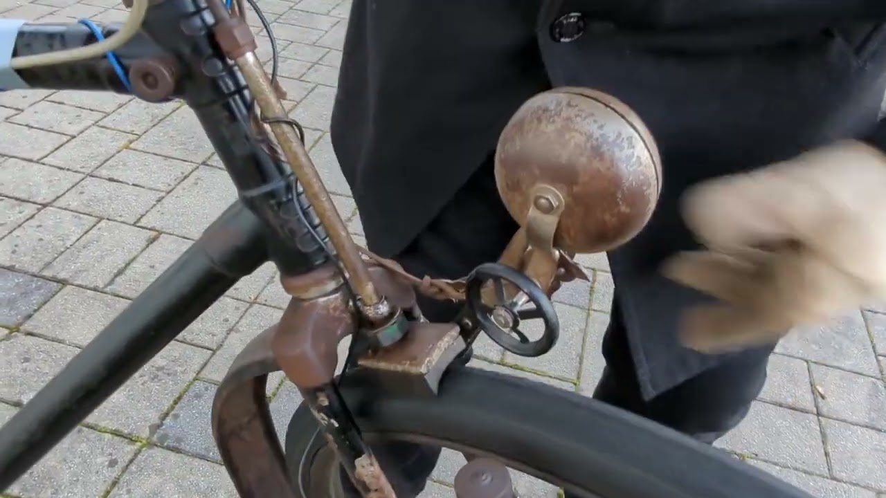 HERKULES Radlaufglocke auf einem STEYR Waffenrad Type 31 von 1931