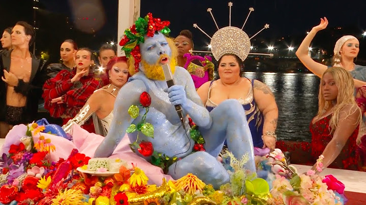 JO PARIS 2024 - Philippe Katerine, tout bleu, rend hommage à Dyonisos