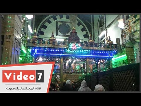 بالأضواء والورود السيدة نفيسة يستعد لاستقبال المحتفلين بالمولد النبوى 