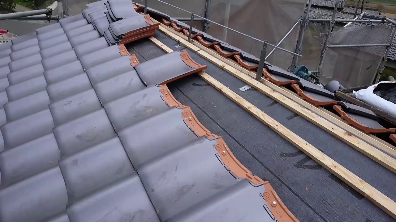 動画あり 屋根の瓦を修理する方法 修理費用の相場もご紹介 生活110番