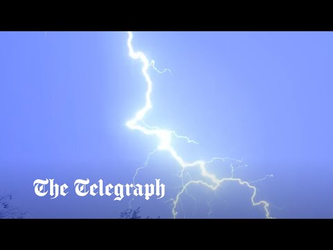 UK weather: Dramatic thunderstorms light up night sky above London as flood warnings issued
