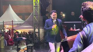 La Banda Sinfónica Especial de Cota en el escenario con Jorge Celedón