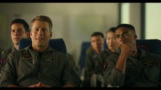 Топ Ган: Мэверик - Мэверик показывает высшей пилотаж  . ( Top Gun: Maverick )