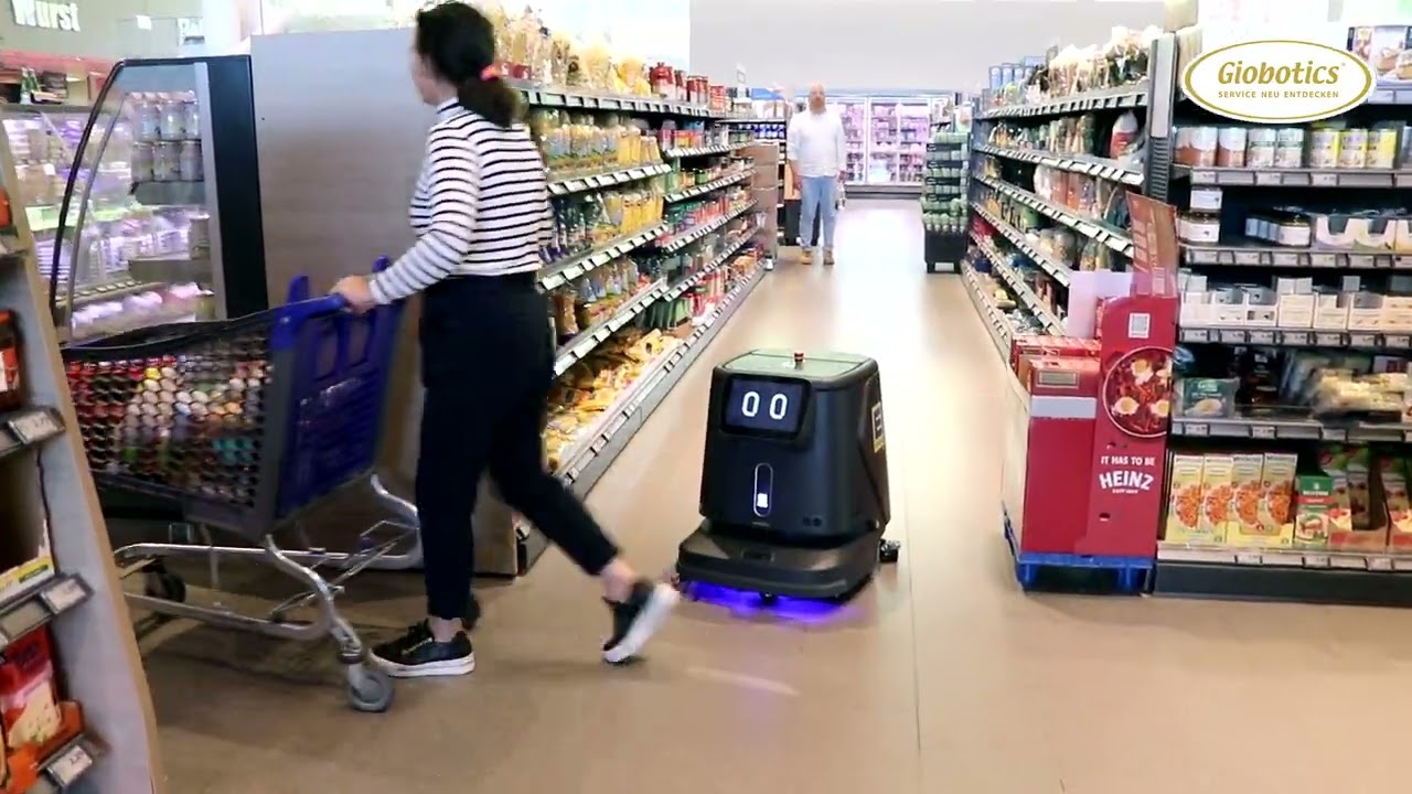 Sven Fiedler berichtet über den Reinigungsroboter PUDU CC1 von Giobotics bei EDEKA Fiedler in Kiel.