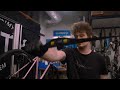 Montaż różowego roweru custom w stylu Anty