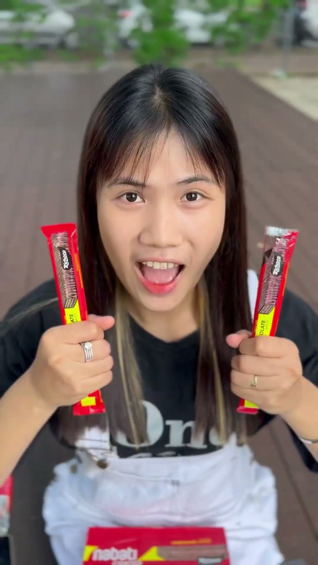 LNS - Trượt chân là mất hộp bánh || If you slip, you'll lose the cake box #shorts