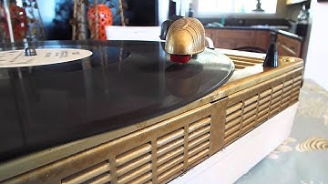 Silvertone 78 player playing a record
