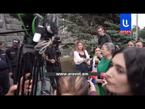 Եթե դուք չլինեք, Փաշինյանը կես ժամ չի մնա, դրա մասին մտածեք․ ցուցարար կինը՝ ոստիկանների