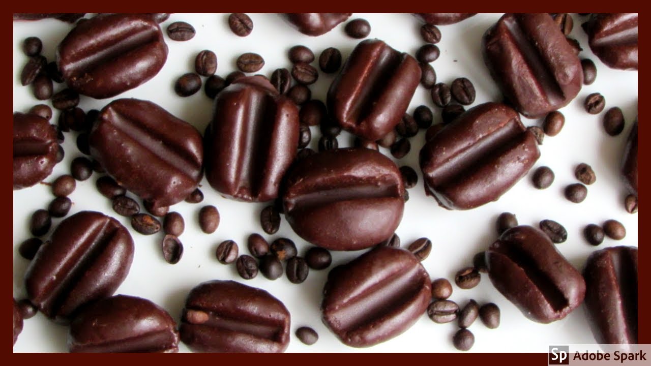 Kávové zrno, jednoduché nepečené cukroví.