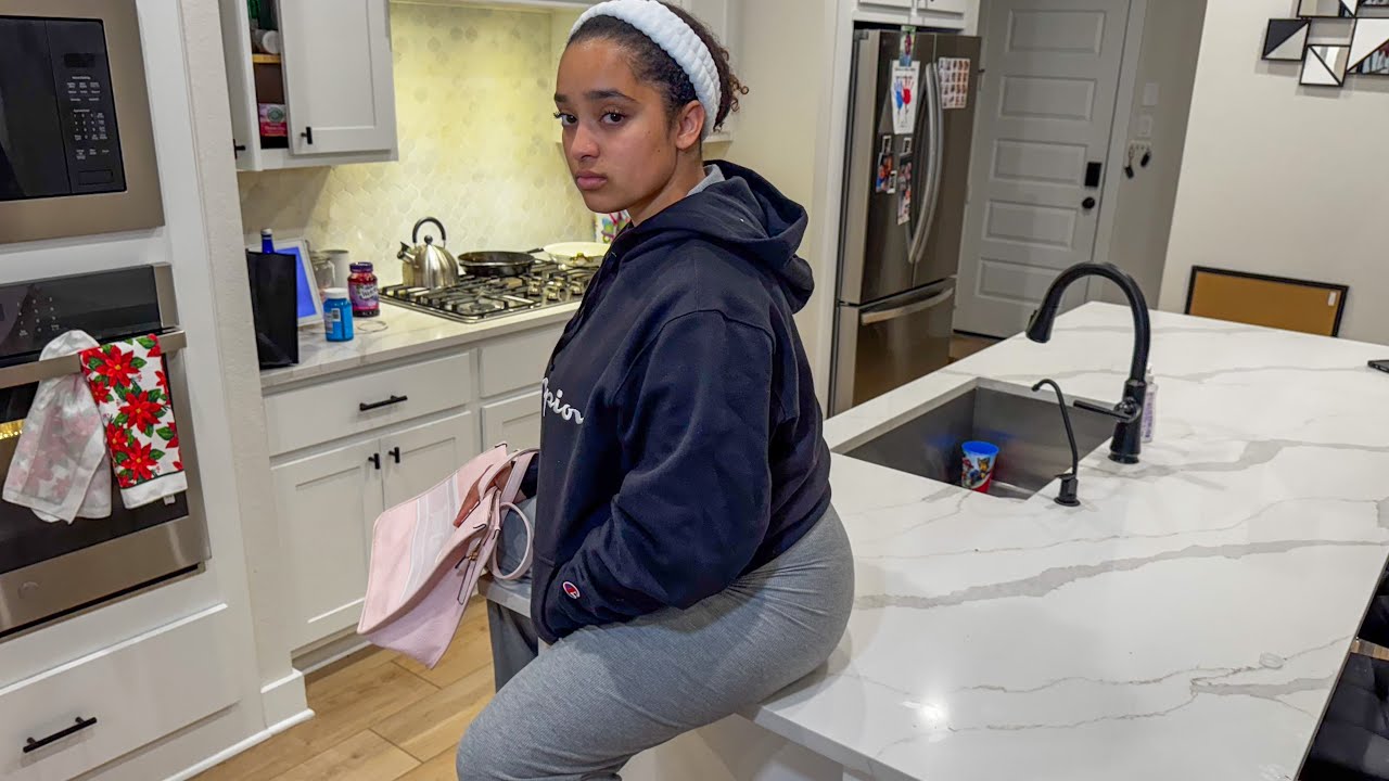 Мой друг-красавчик оделся как девушка!!