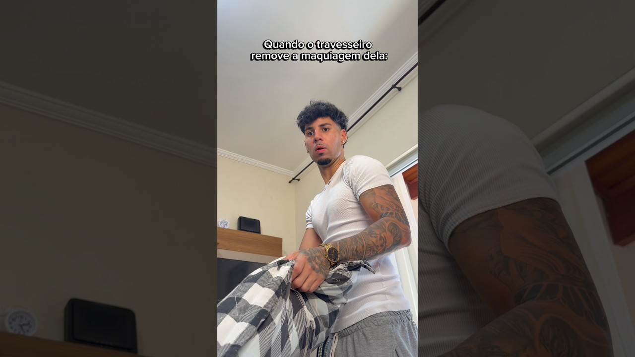 Quando ela usa muita maquiagem 😂