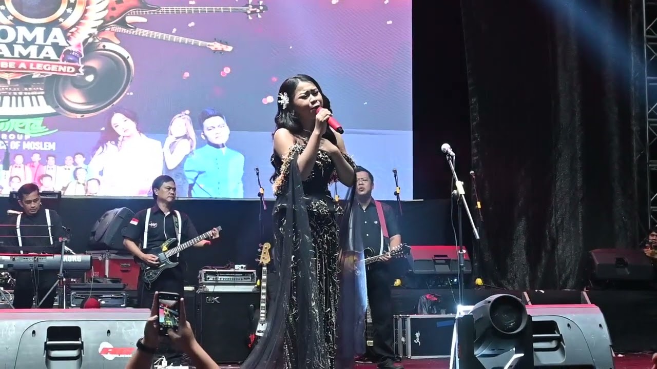 Konser 8 Dekade Dd April DA 7 dan H. Rhoma Irama di Stadion Ranggajati Sumber Cirebon