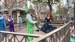 Merida shows off her dancing skills! // Disneyland