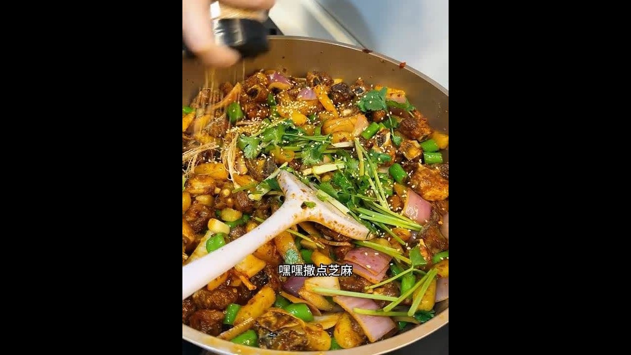 好久没有做我的拿手菜干锅排骨，年夜饭菜单提前安排了#干锅排骨 #干锅酱 #年夜饭菜单提前曝光了 #孩子爱吃的美食