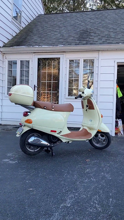 Vespa ET4 winter errand runner. #vespa #motorcycle #vespaet4 #scooter