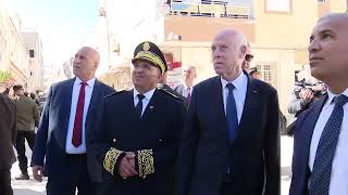 قيس سعيد يصفع مسئولا علي الهواء والآخر تبول في سرواله أثناء زيارته الرئيس اليوم 