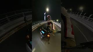 Phone Placed on Bike’s Tank Slips Then Owner Notices after 25 Minutes