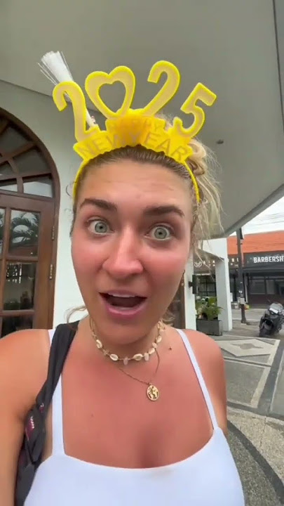 Mbak bule masih belum percaya dengan apa yang barusan terjadi