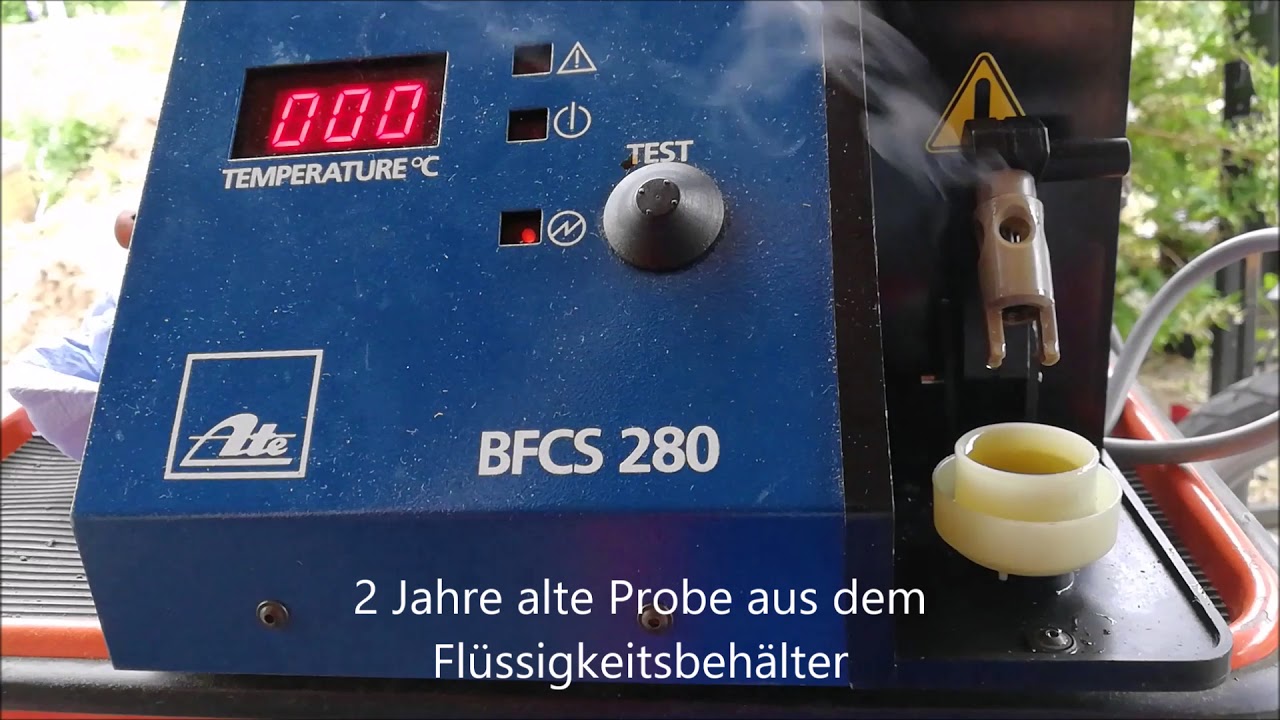 Bremsflüssigkeit testen - YouTube