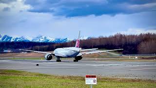#DeltaAirlines #Boeing737 landing #rwy15 in #Anchorage, #Alaska and #ChinaAirlines Cargo #Boeing777