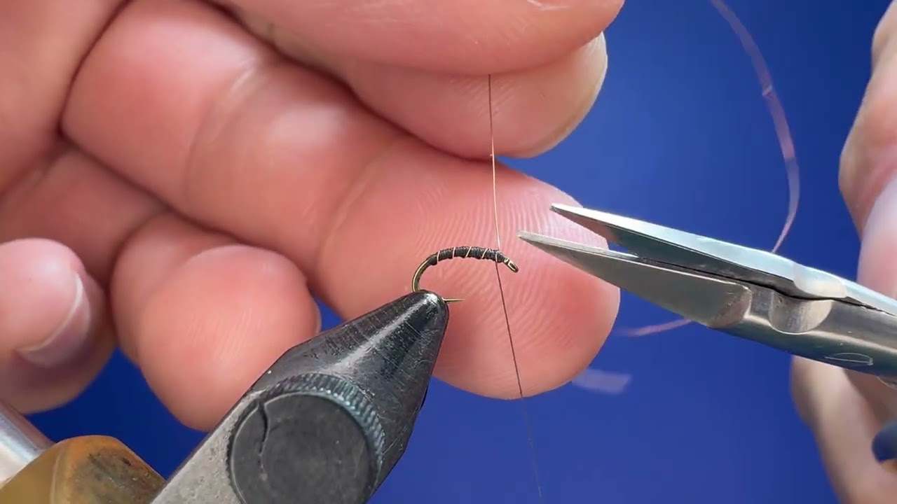 Вязание мушки UV Krystal Flash Emerger Midge