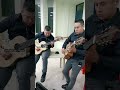 calentando las guitarras....