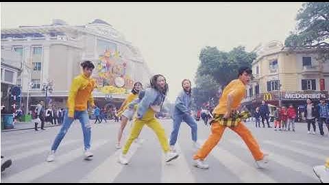 Trú Mưa + 999 Đóa Hồng + Mắt Nai Cha Cha Cha Remix | Nhảy cực bốc trên Phố đi bộ 2019