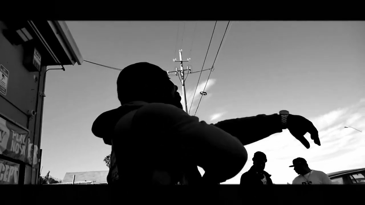 Tonton Sir V Wood It’s Him Again (Official Music Video) di YouTube Tonton Sir V Wood It’s Him Again (Official Music Video) di YouTube