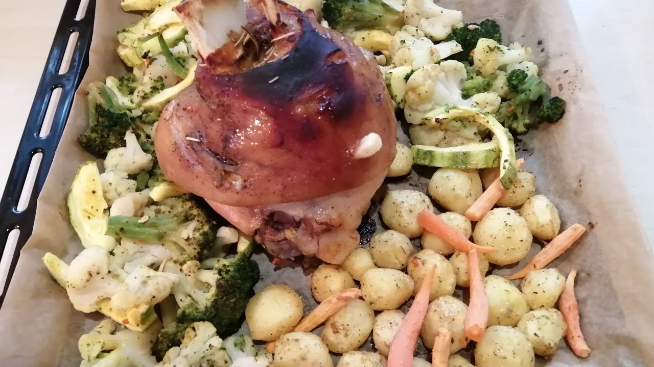 Как приготовить Свиную Рульку, запечённую с овощами👌 - YouTube