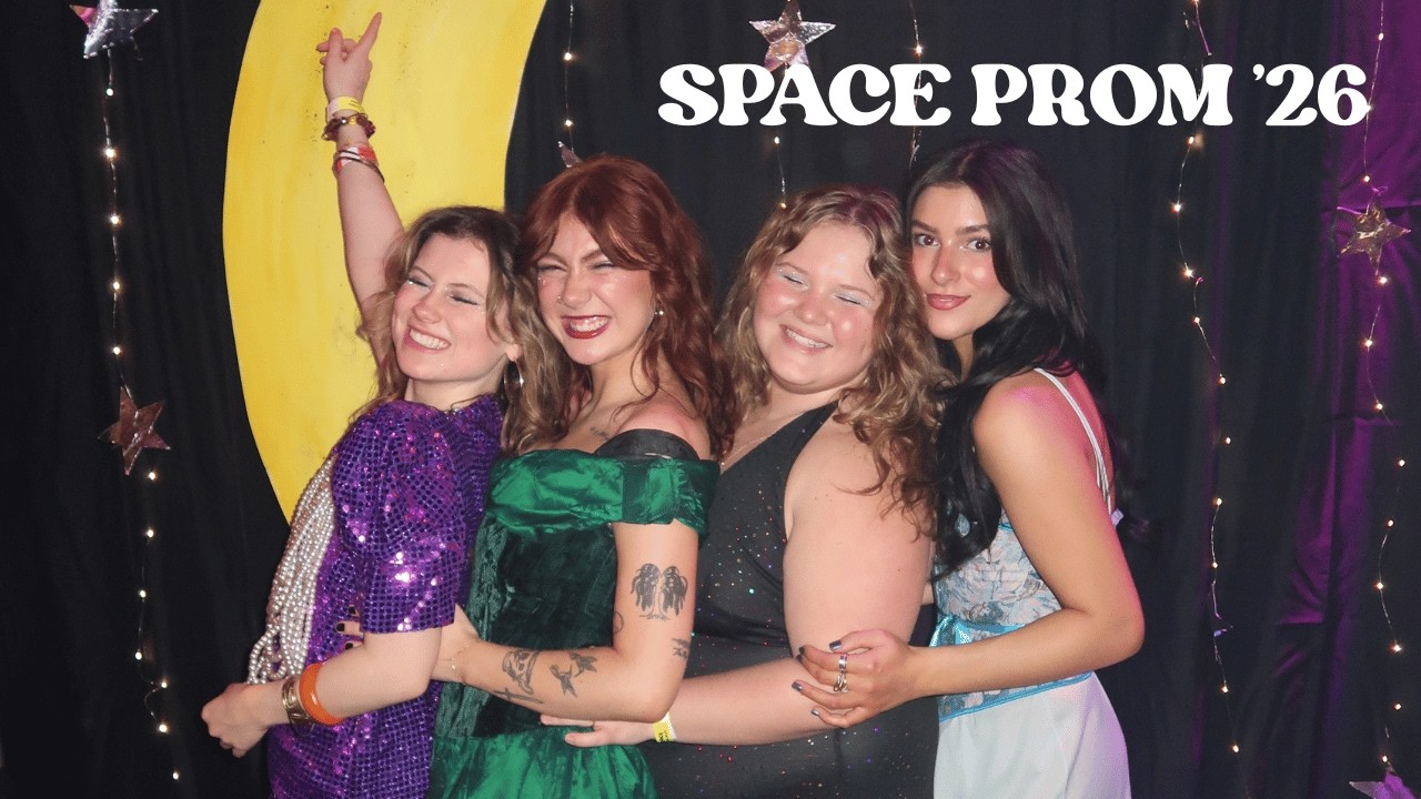 Мы дважды побывали на выпускном балу 80-х в космосе | Видеоблог о выходных в стиле "Грязная Ширли"