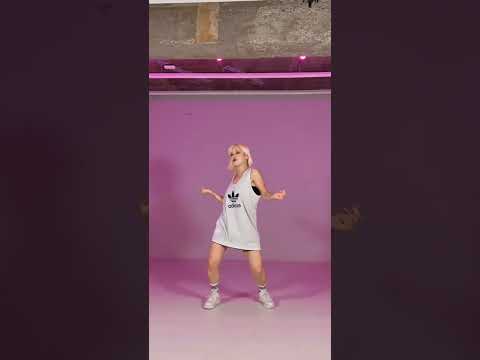 <strong>SOMI</strong> 금금금(Gold Gold Gold) 👑💎🍭💍✨ #금금금댄스 #전소미 #JEONSOMI
